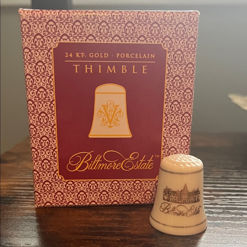 Biltmore Estate 24K Gold Porcelain Thimble in decorative box